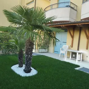 Elisa Piano Terra Con Giardino E Posto Incluso , Caorle Italia
